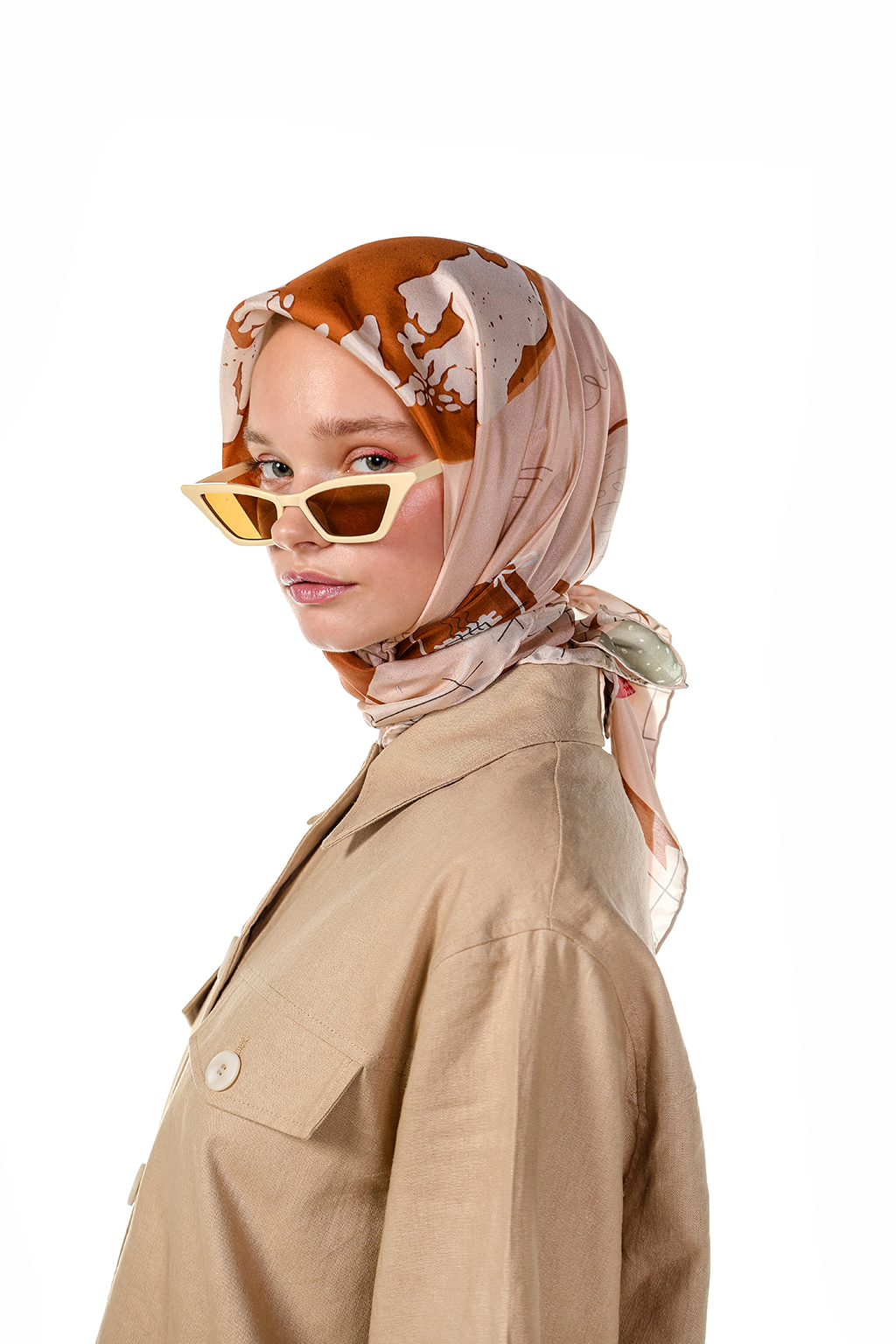 Influencer beige eşarp